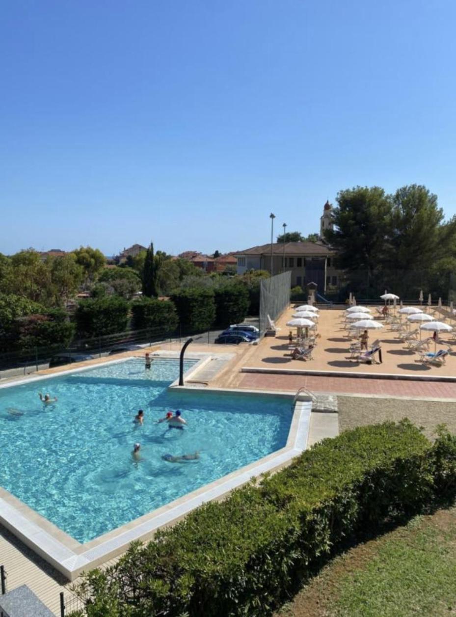 Luminoso Appartamento Con Ampia Terrazza San Bartolomeo Al Mare Exteriér fotografie